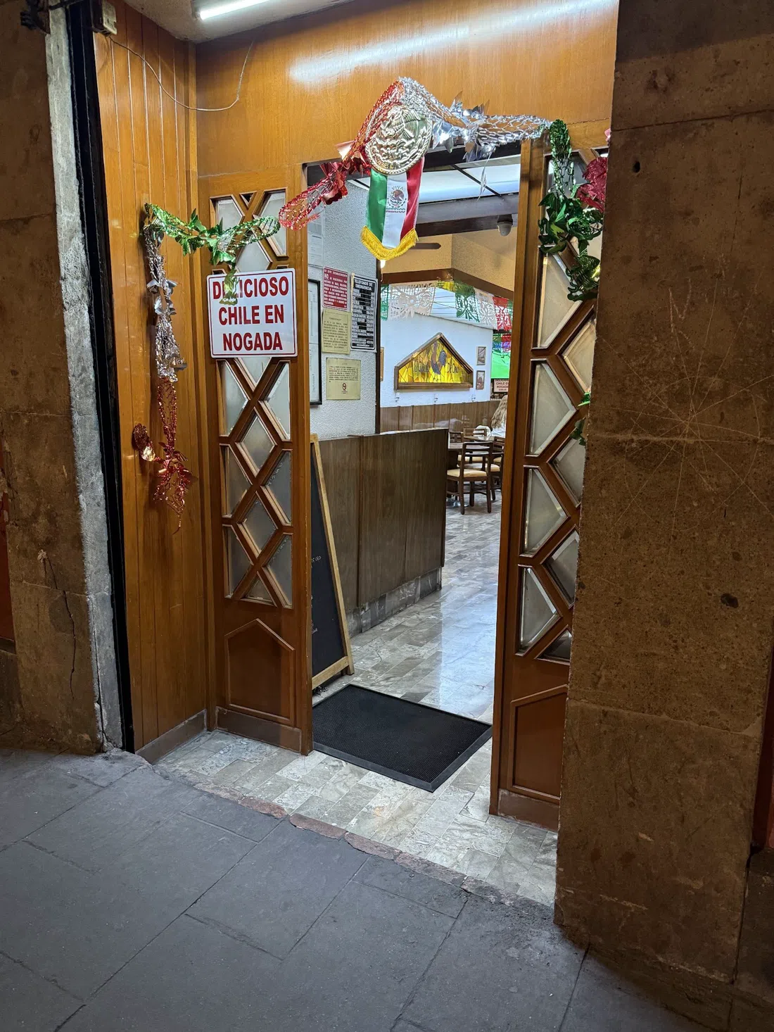 El Gallo de Oro, Mexico City