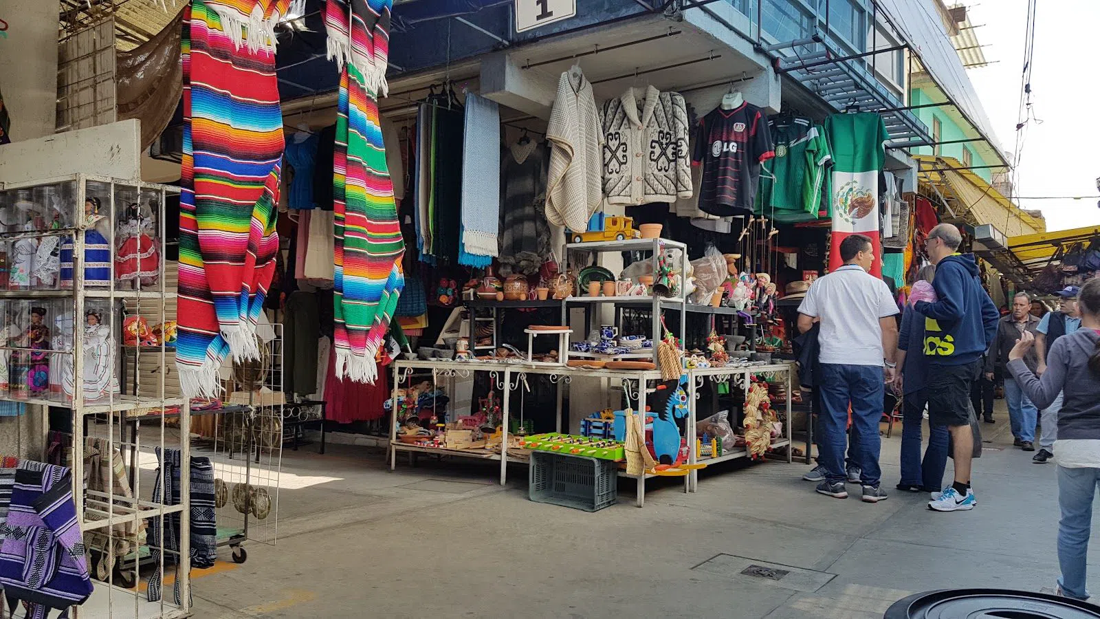 墨西哥城艺术广场手工艺品市场